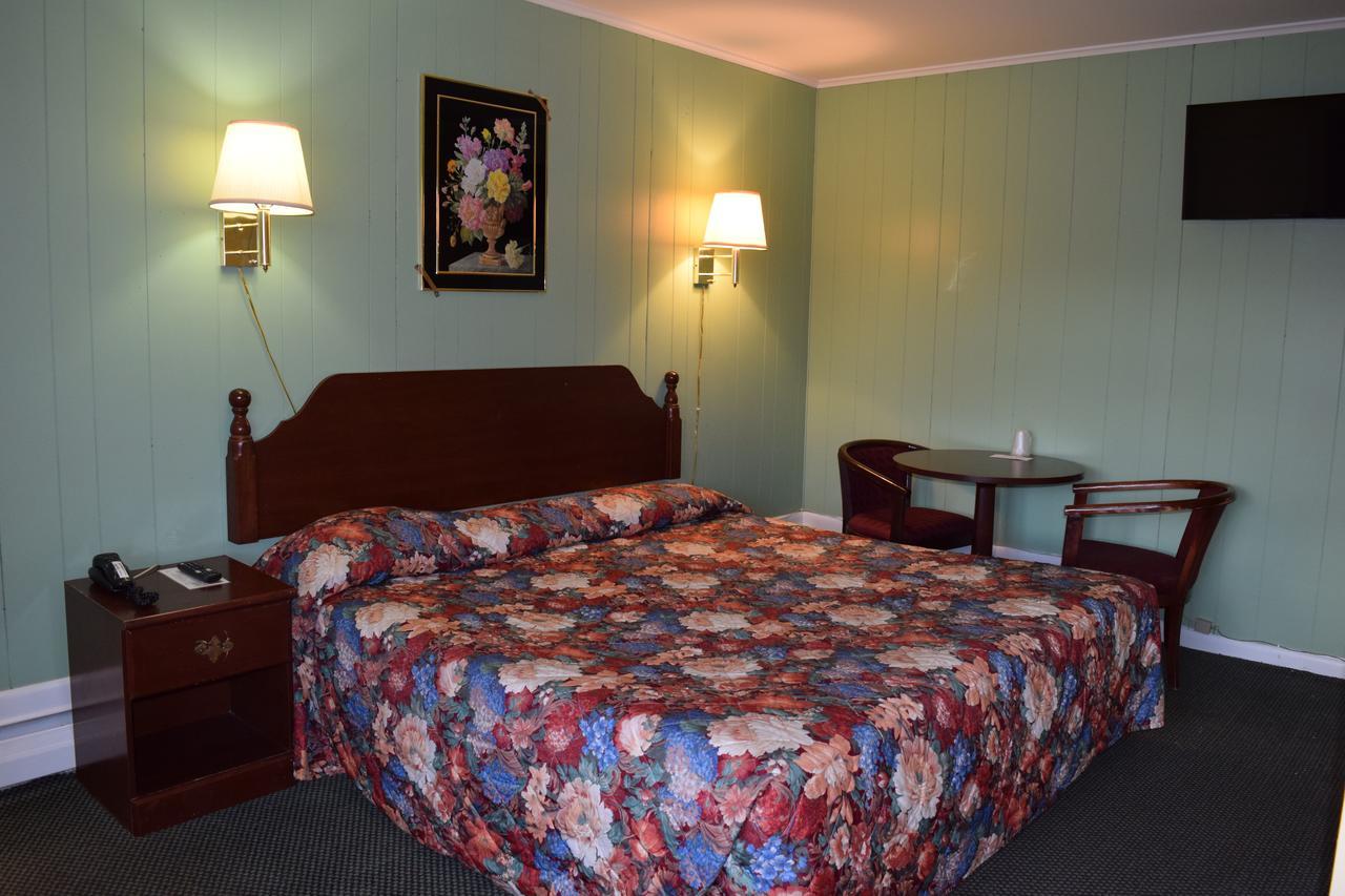 Top Hill Motel Saratoga Springs Exteriör bild